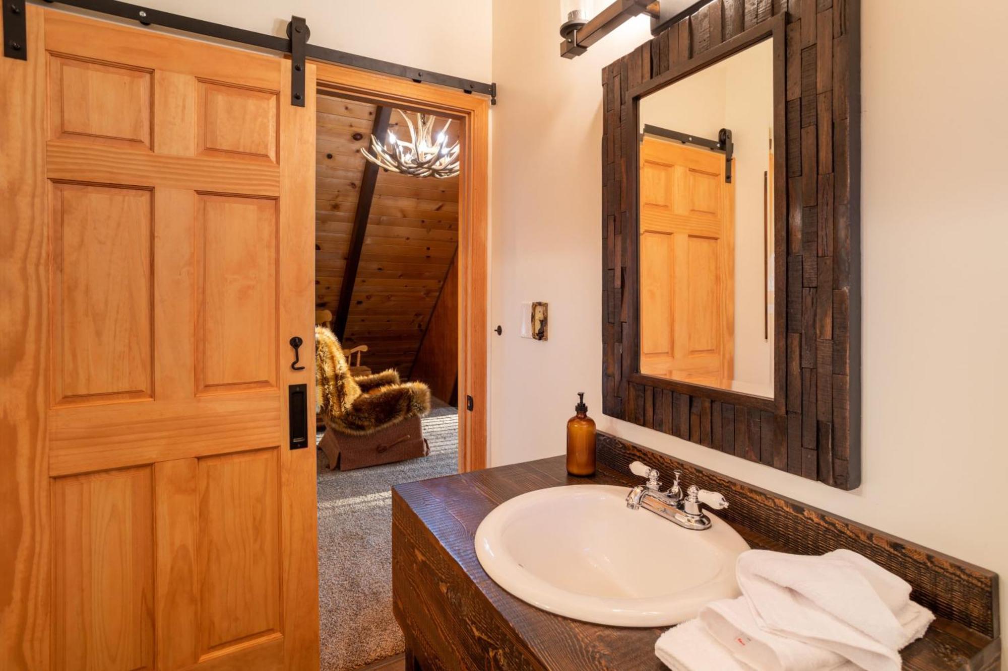 Bear'S Lair By Avantstay 3Mins From Bear Mountain Ski Resort ビッグ・ベアー・レイク エクステリア 写真